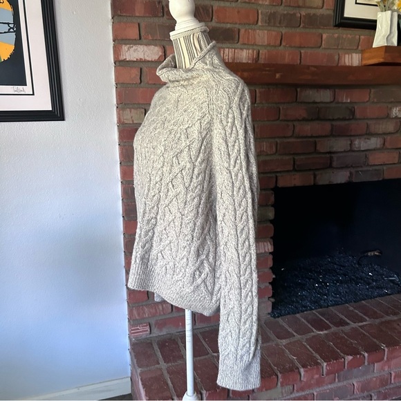 VINCE Cable Knit Turtleneck Cashmere Blend Sweater in Light Grey Sz L - Picture 6 of 10